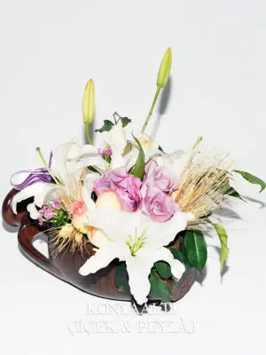 Anforada Gül ve Zambak Buketi